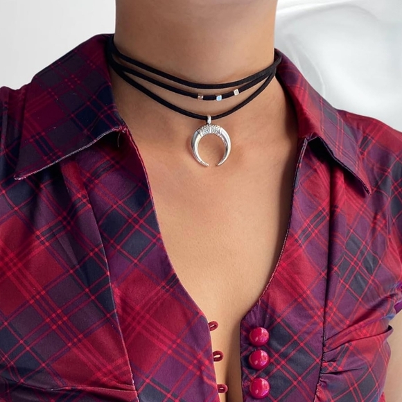 Hot Topic Jewelry - Choker Necklace with moon Pendant
